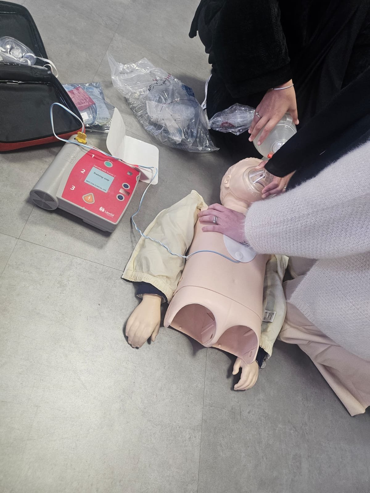 Exercice pratique pendant une formation AFGSU